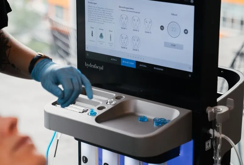Hydrafacial machine image 2